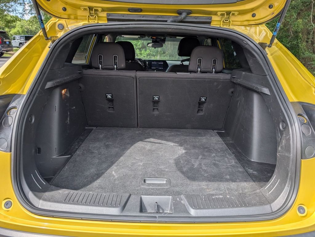 Used 2024 Yellow Chevrolet 1RS image 27