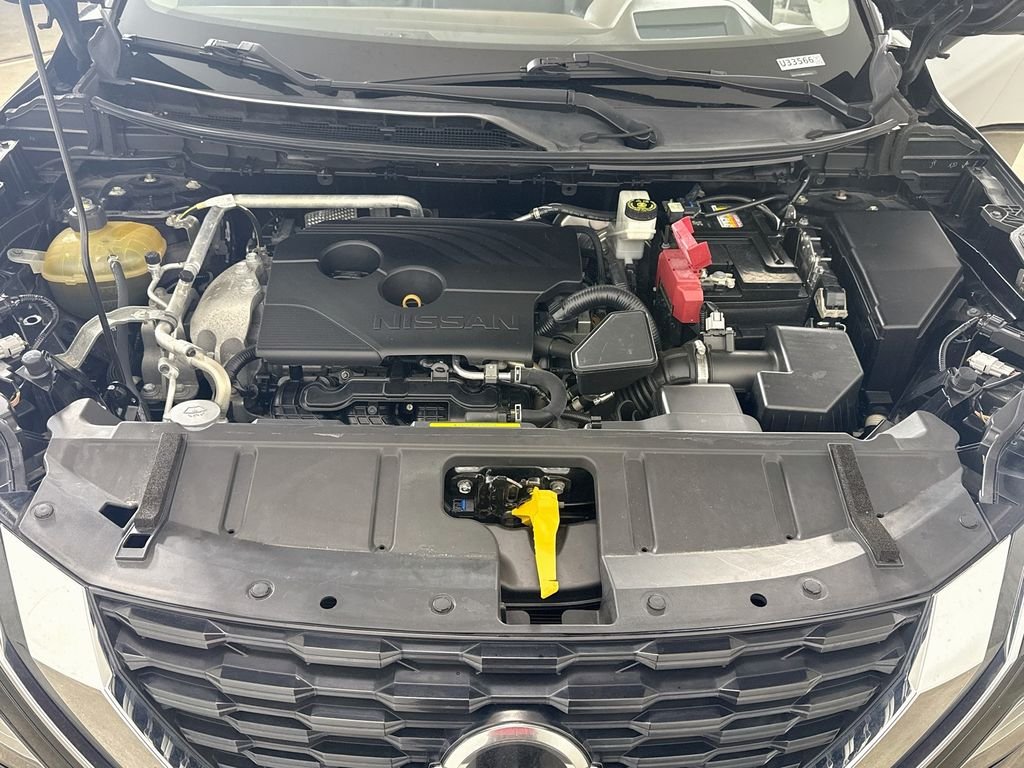 Used 2021 Super Black Nissan Platinum image 32