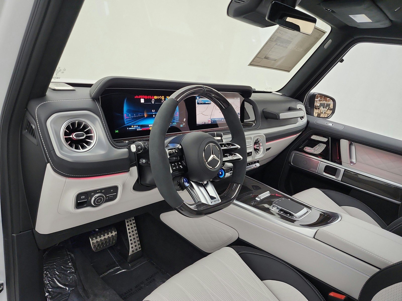 New 2026 MANUFAKTUR Moonlight White Magno Mercedes-Benz AMG® G 63 SUV image 40