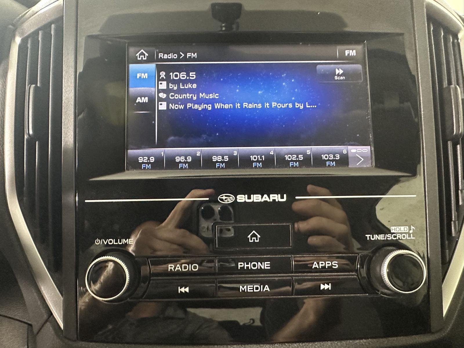 Used 2018 Ice Silver Metallic Subaru Premium image 17