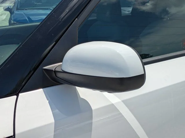 Used 2018 Clear White Kia Base image 12