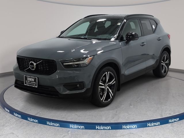 2022 Volvo XC40 R-Design
