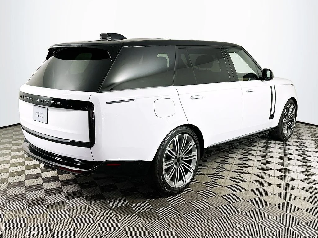 New 2026 Fuji White Land Rover SE image 5