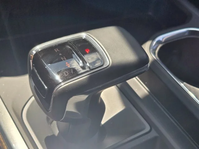 Used 2025 Silver GMC Elevation image 28