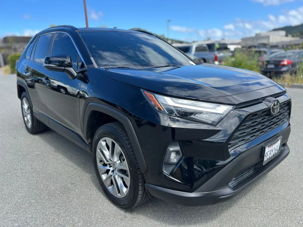 Used 2022 Black Toyota XLE Premium image 2