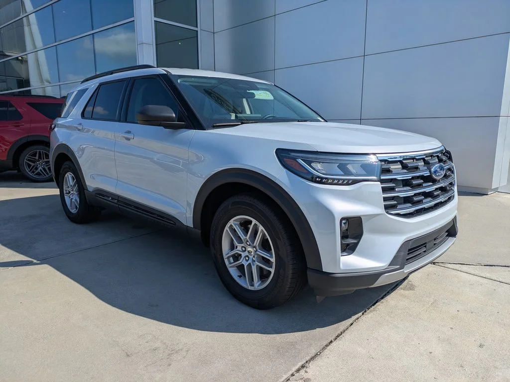New 2026 Space White Metallic Ford Active image 2