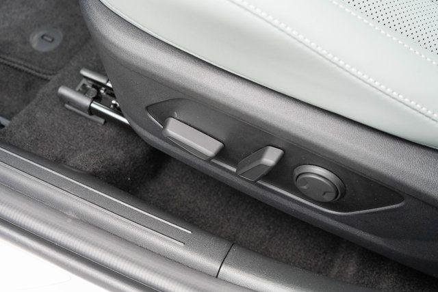 2025 Hyundai Elantra Limited - Photo 15