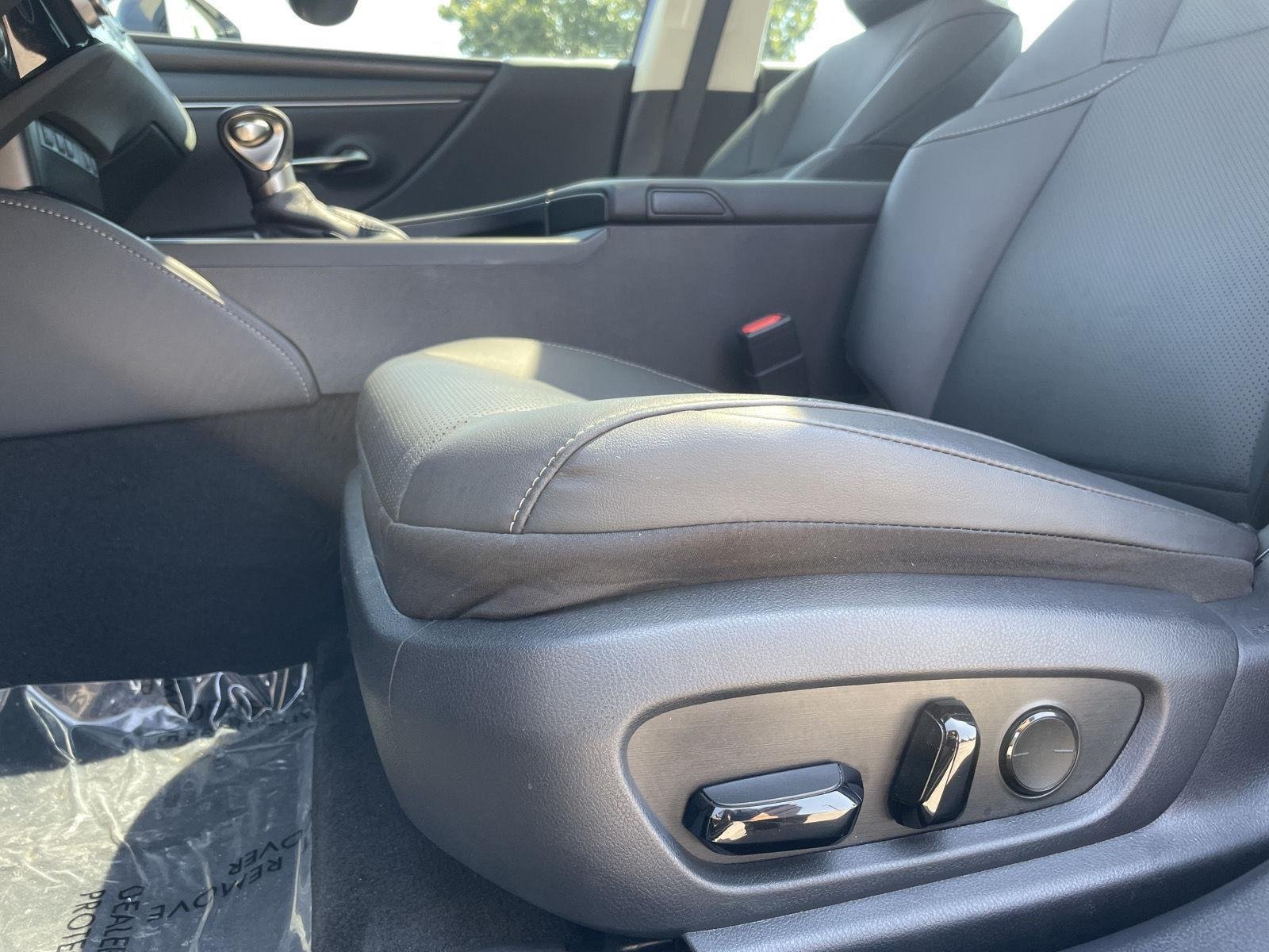 Used 2025 Iridium Lexus Base image 22