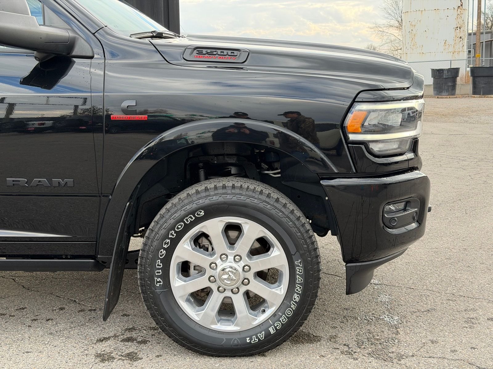 View vehicle photo 4