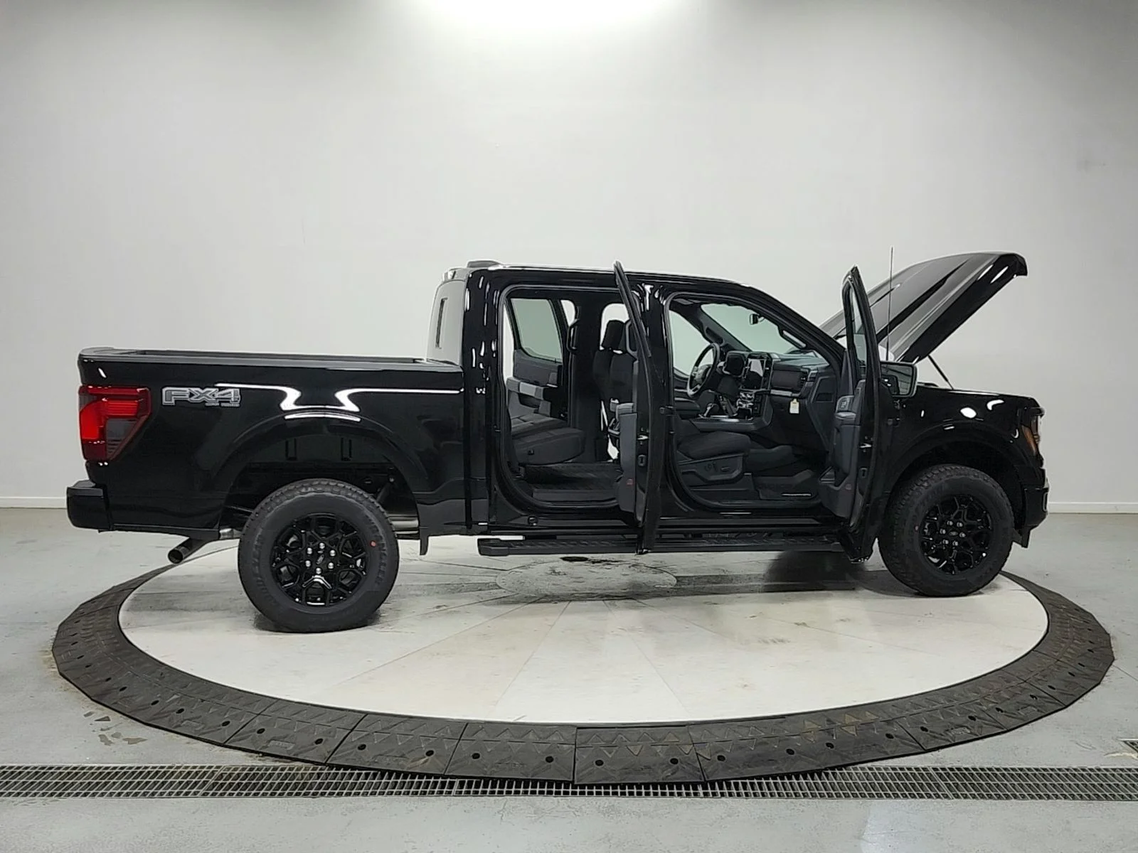 New 2026 Agate Black Metallic Ford XLT image 16