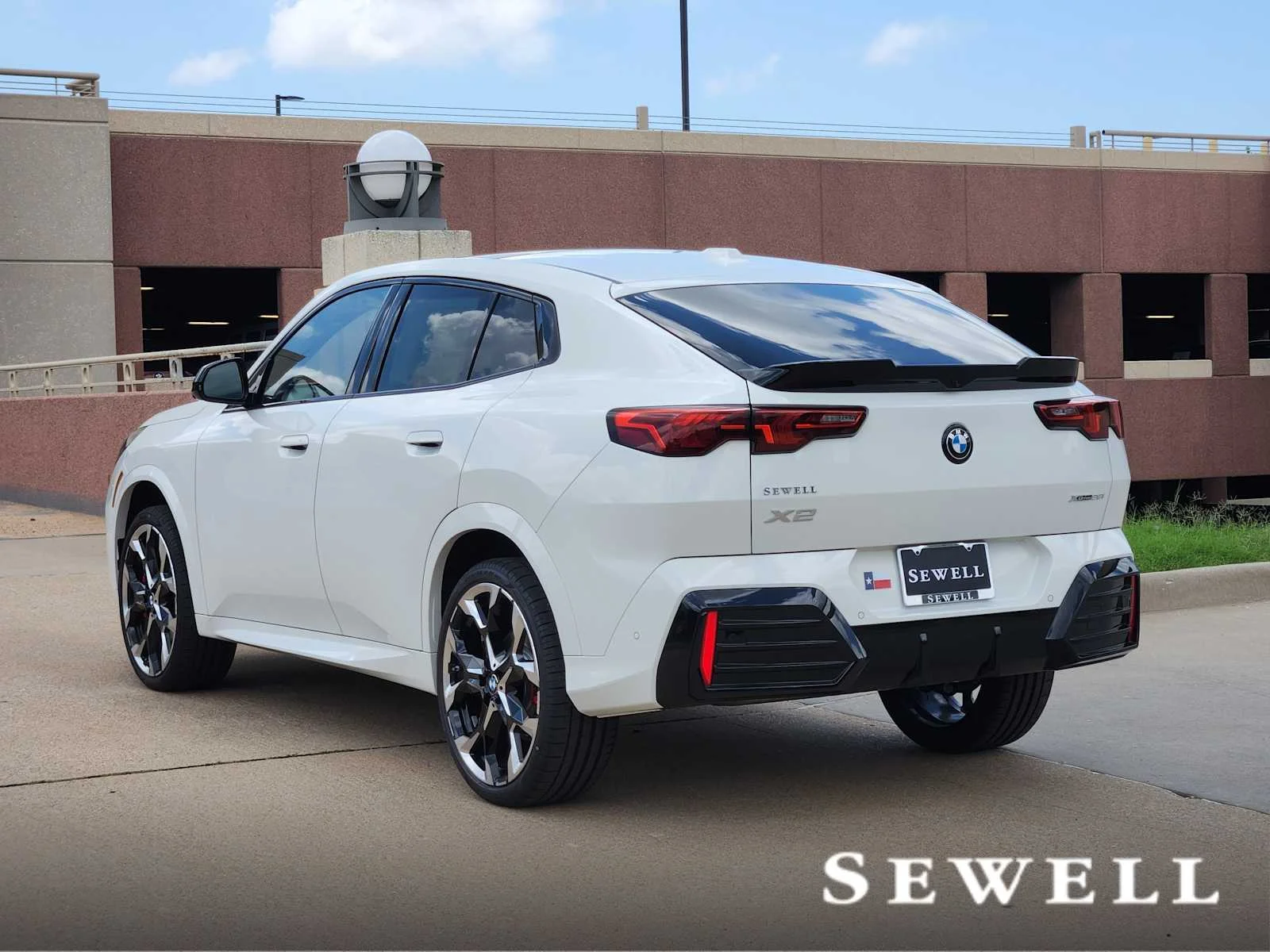 New 2026 Alpine White BMW xDrive28i image 3