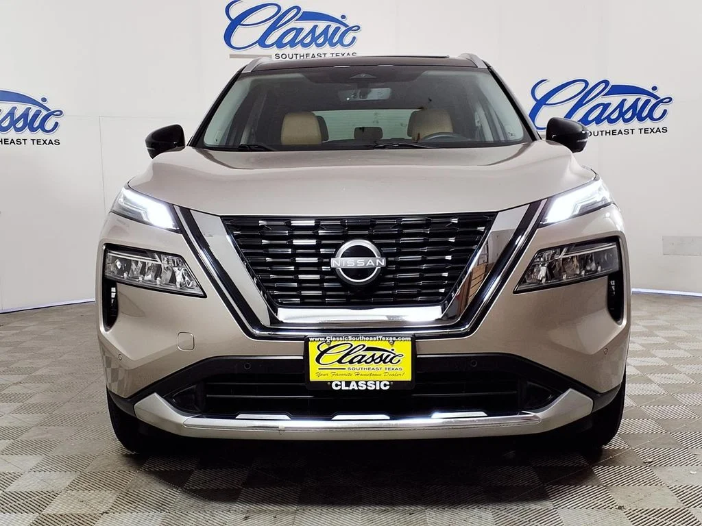 Used 2023 Gold Nissan Platinum image 3