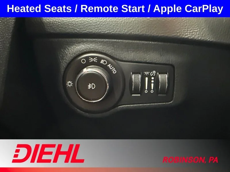 Used 2018 White Jeep Latitude image 23