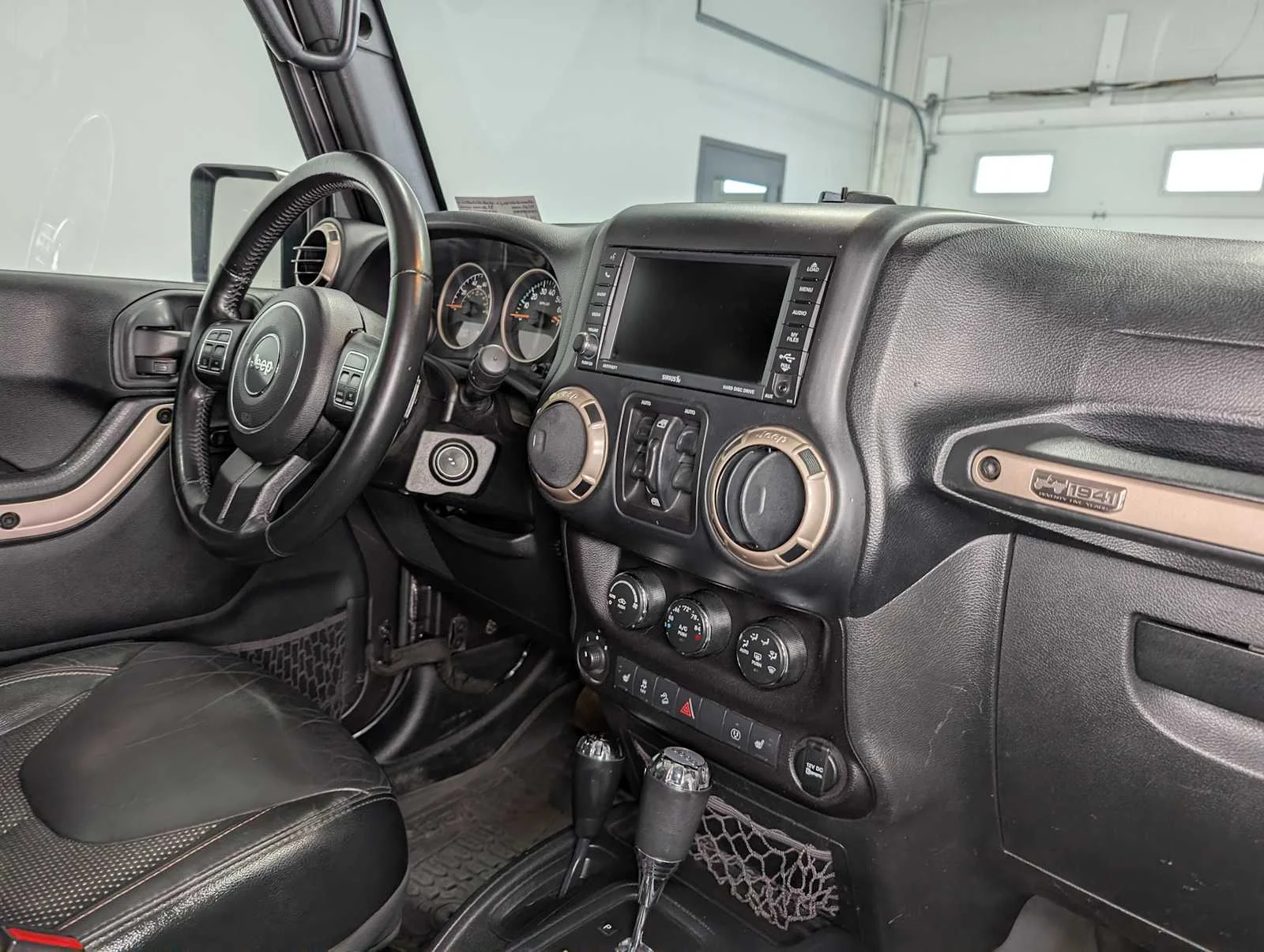 Used 2016 Granite Crystal Metallic Clearcoat Jeep 75th Anniversary image 41