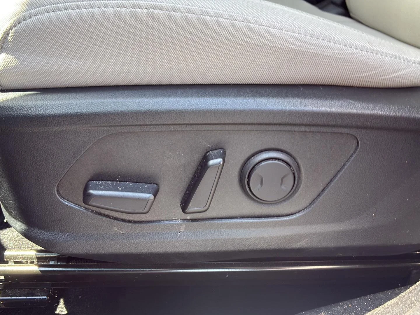 Used 2025 Shimmering Silver Hyundai SEL image 14
