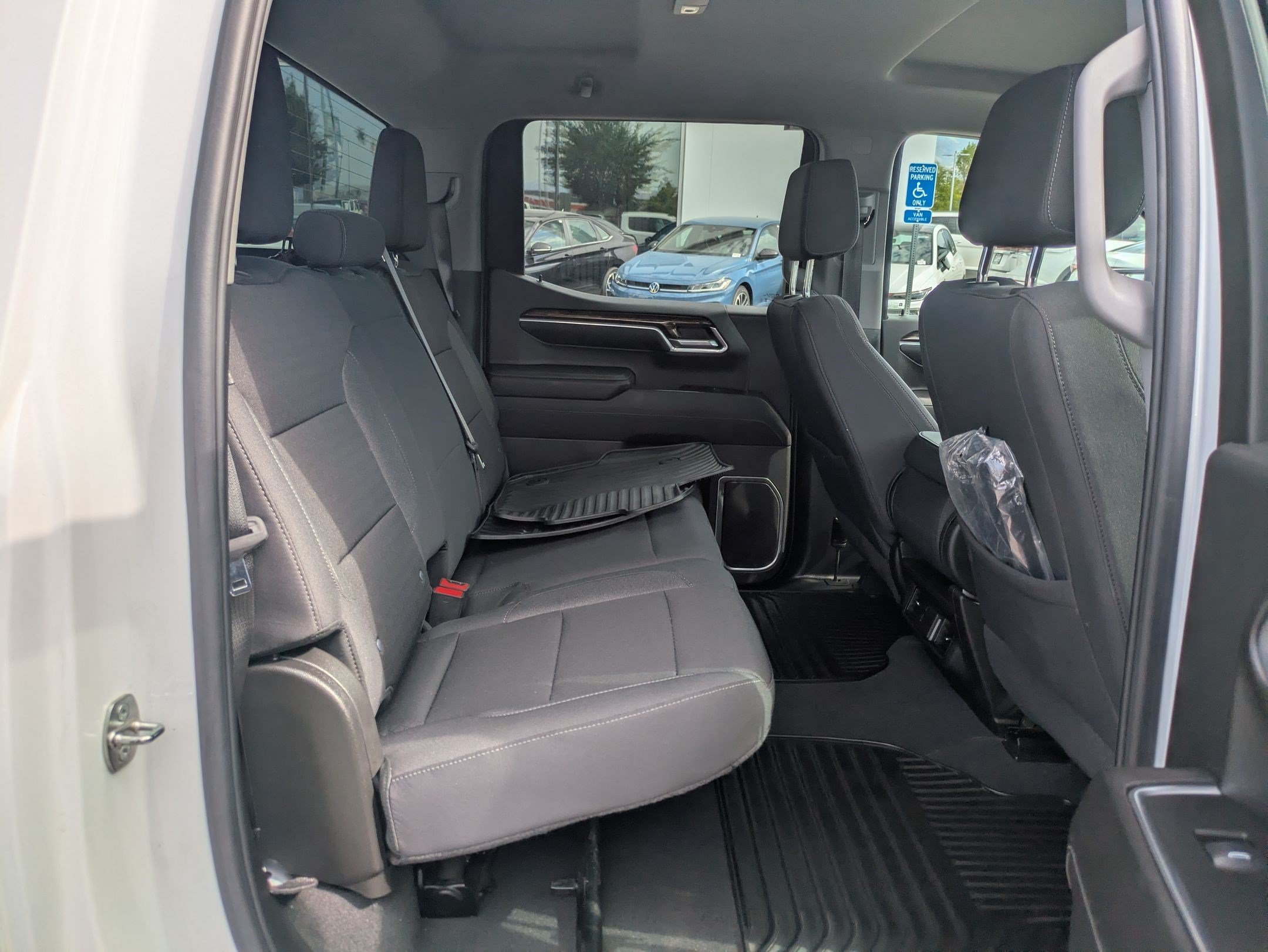 Used 2024 Summit White GMC SLE image 30