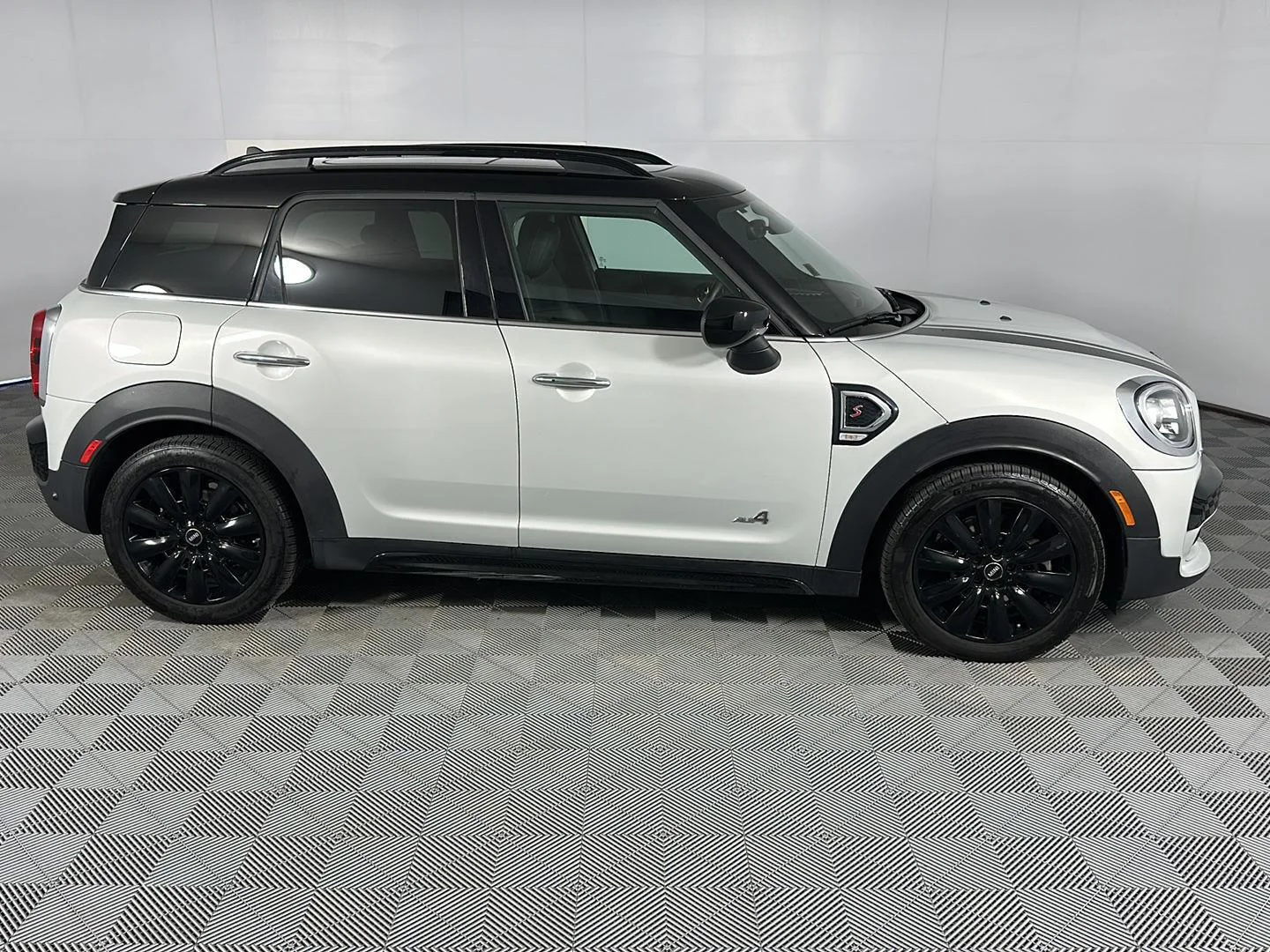 Used 2020 White SIlver Edition MINI Cooper S image 4