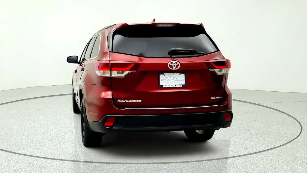 Used 2019 Salsa Red Pearl Toyota SE V6 AWD image 6