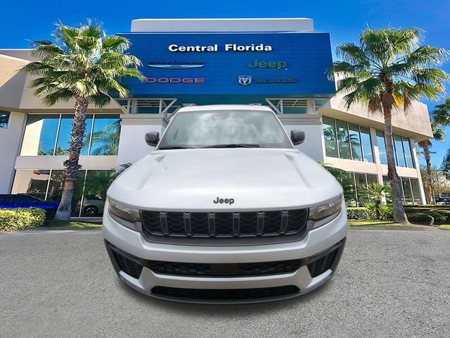 New 2026 Silver Zynith Exterior Paint Jeep Limited image 3