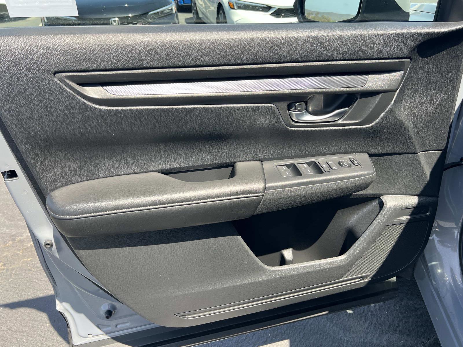 2025 Honda CR-V LX - Photo 6