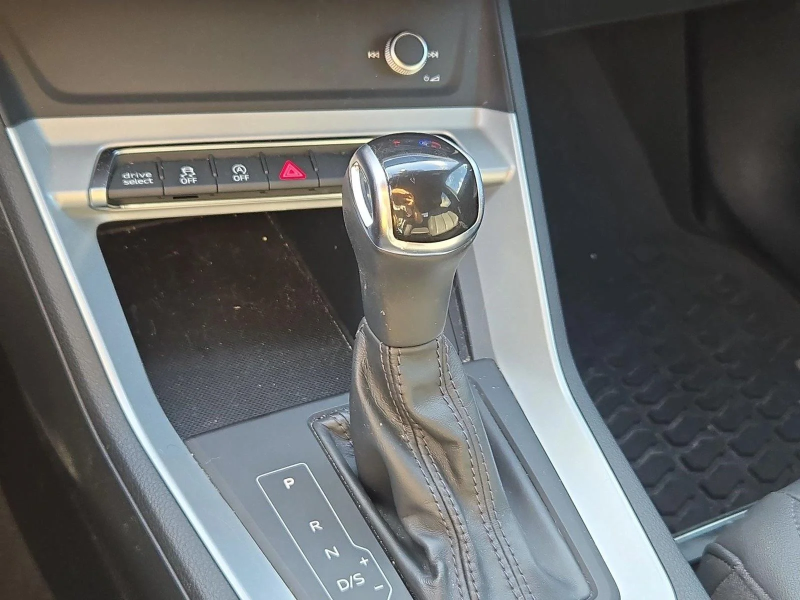 Used 2021  Audi S line Premium image 11
