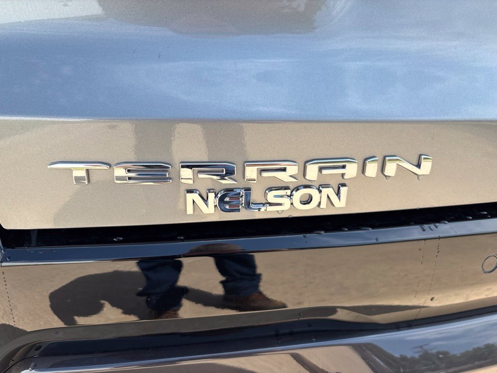 New 2027 Sterling Metallic GMC AT4 image 9
