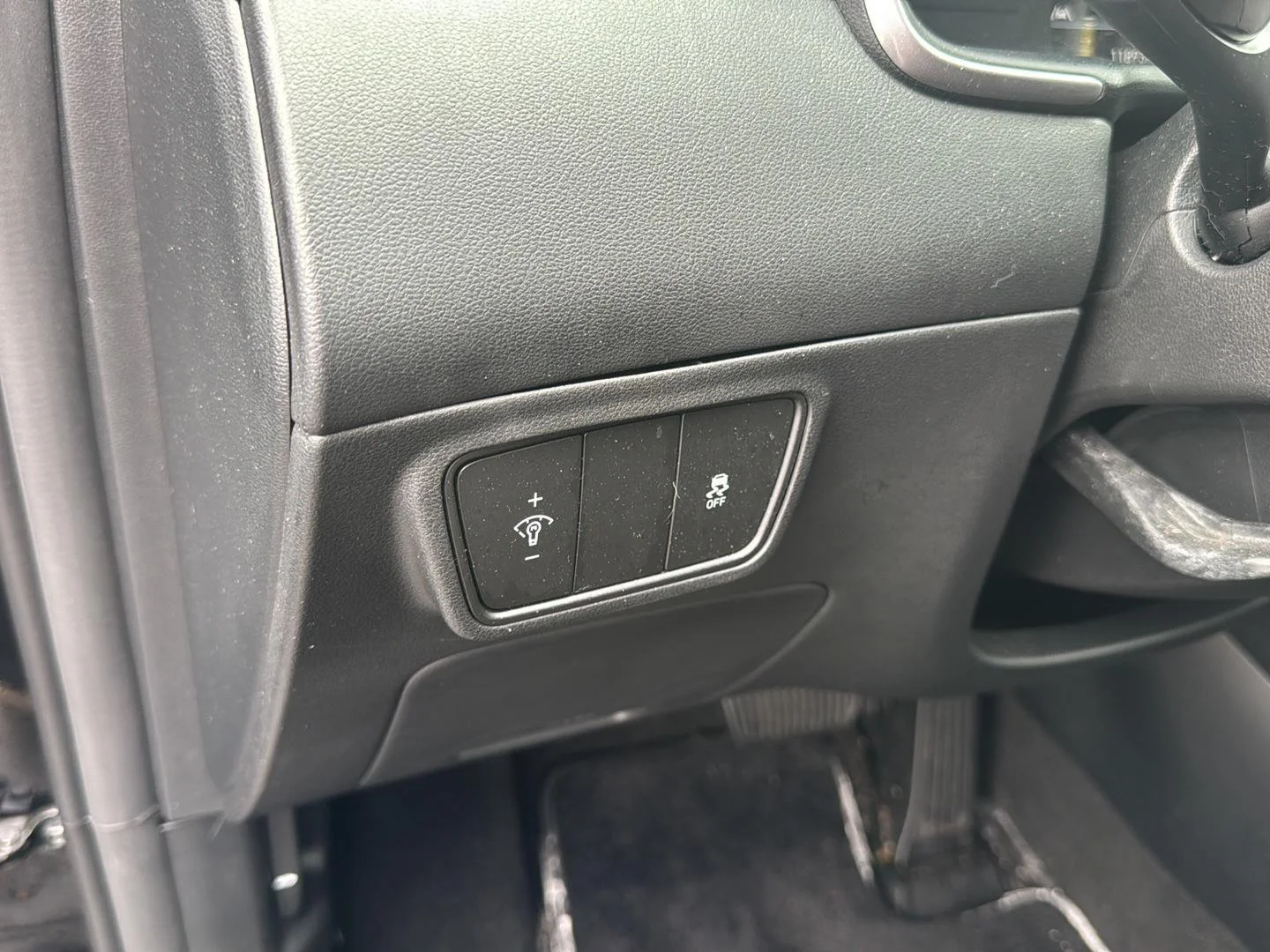 Used 2024 Black Pearl Hyundai SE image 13