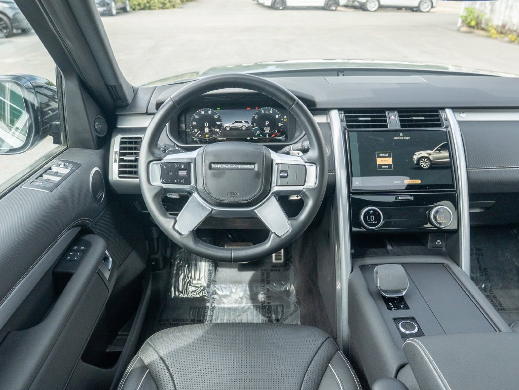 Used 2024 Gray Land Rover Dynamic SE image 14