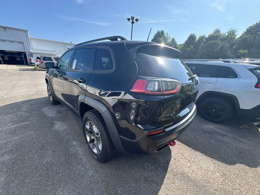 Used 2019 Diamond Black Jeep Trailhawk image 20