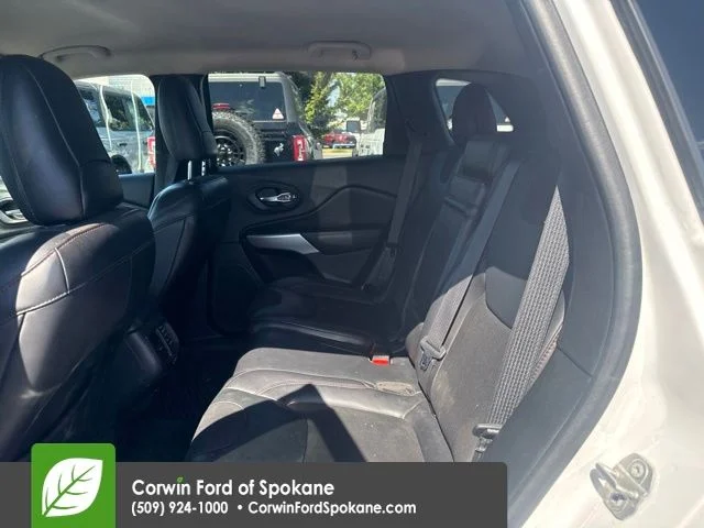 Used 2017 White Jeep Trailhawk image 7