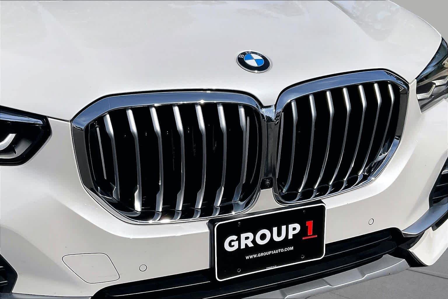 Used 2021 Mineral White Metallic BMW xDrive40i image 30
