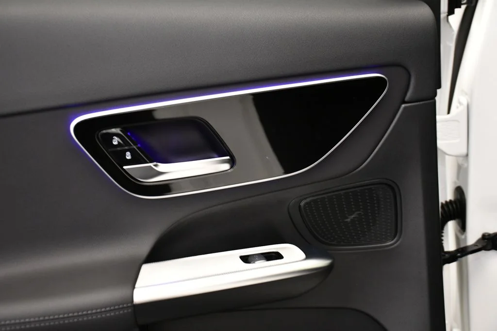 New 2026 Polar White Mercedes-Benz GLC 300 image 39