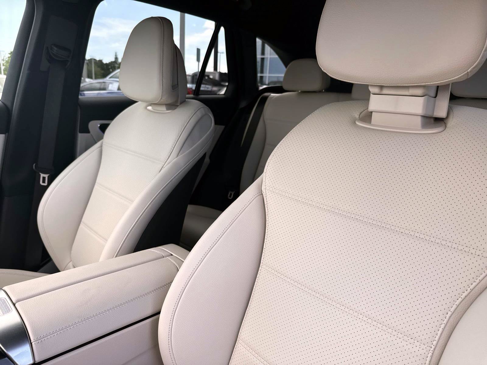 New 2026 Polar White Mercedes-Benz 300 SUV image 22