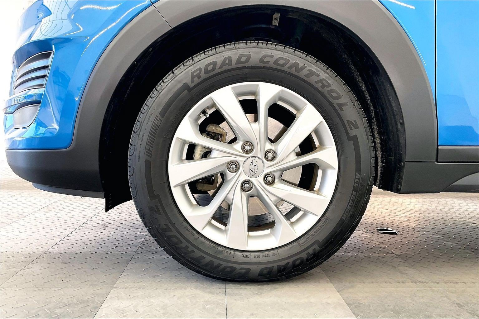 Used 2020 Aqua Blue Hyundai Value image 8