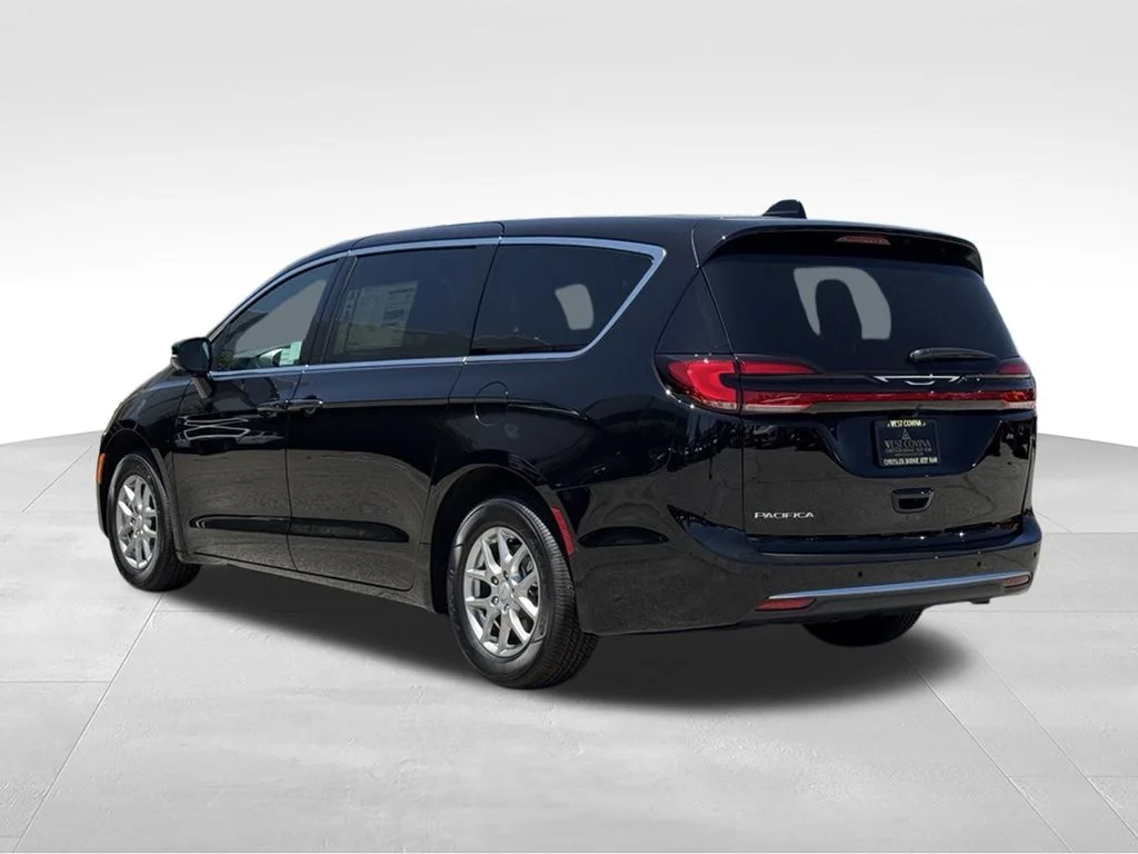 New 2027 Diamond Black Crystal Pearl-Coat Exterior Paint Chrysler Select image 11