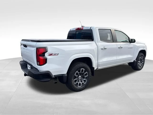 Used 2025 Summit White Chevrolet Z71 image 6