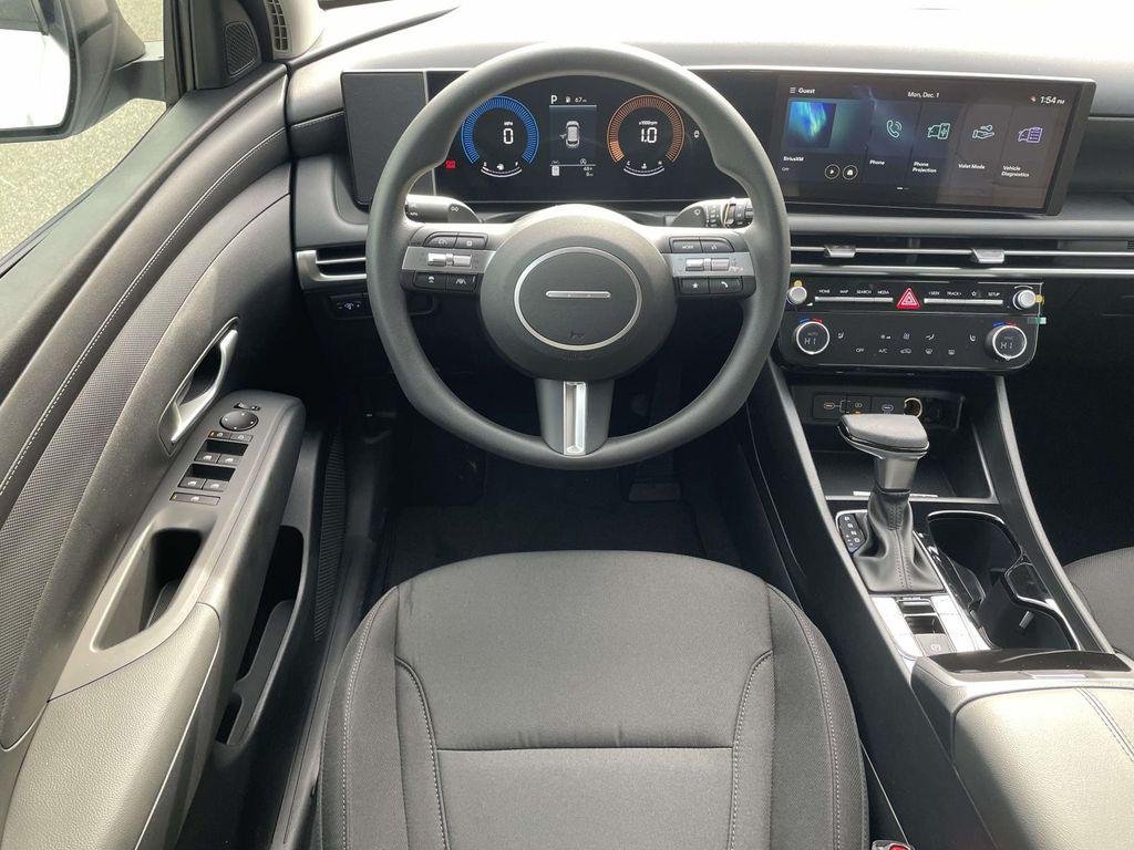New 2026 White Hyundai SEL FWD image 13