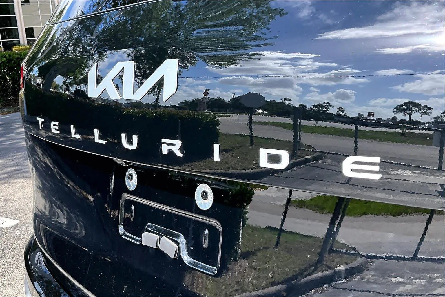 Used 2023 Ebony Black Kia S image 18