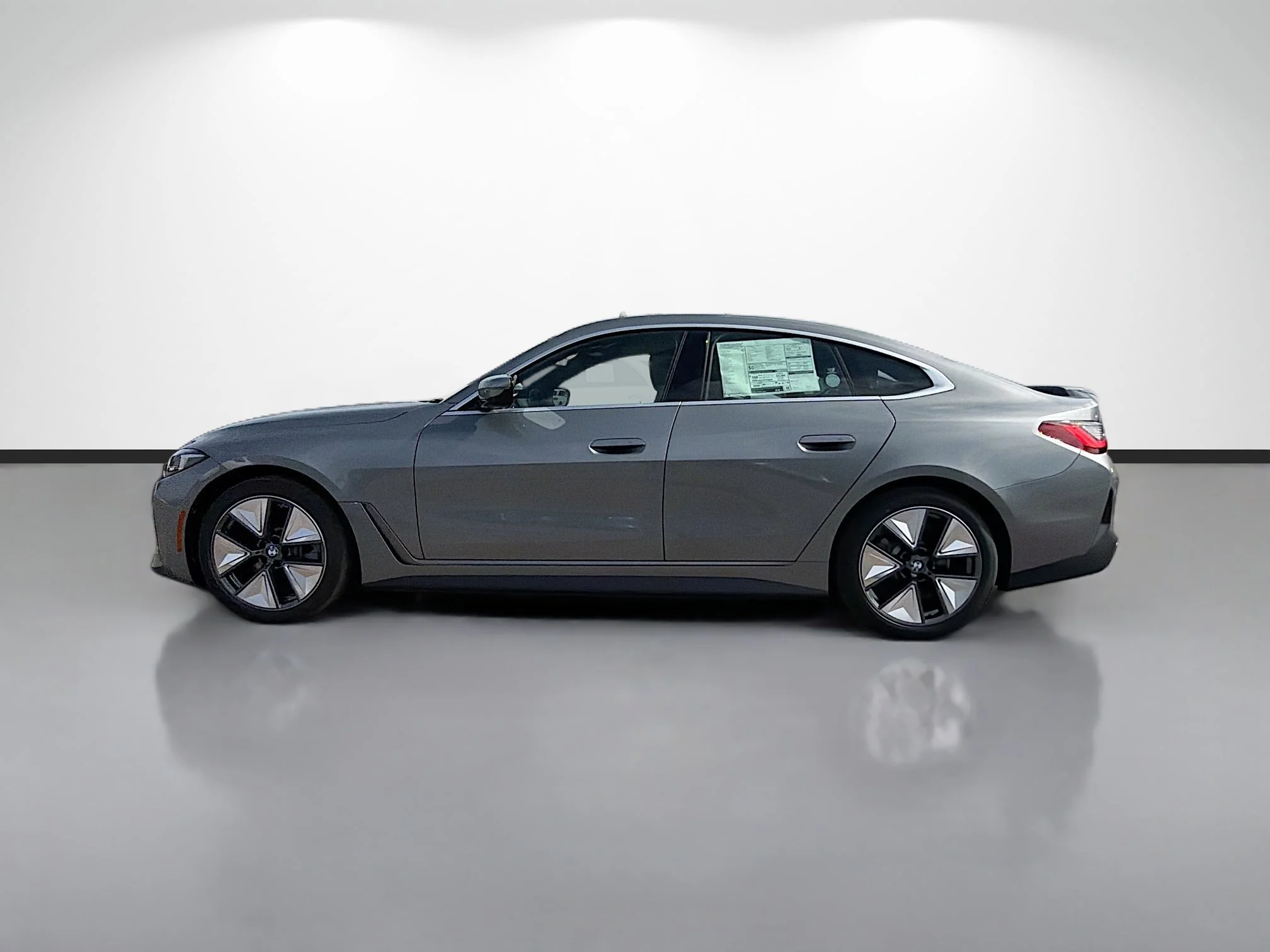 New 2026 Skyscraper Grey Metallic BMW eDrive40 image 6
