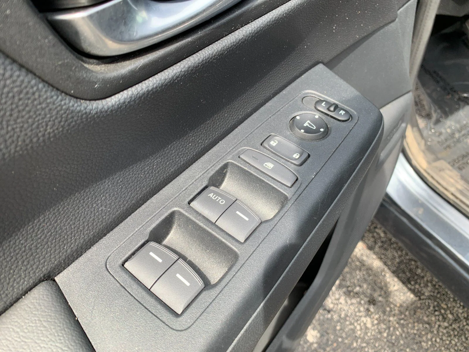 Used 2025  Honda LX image 13