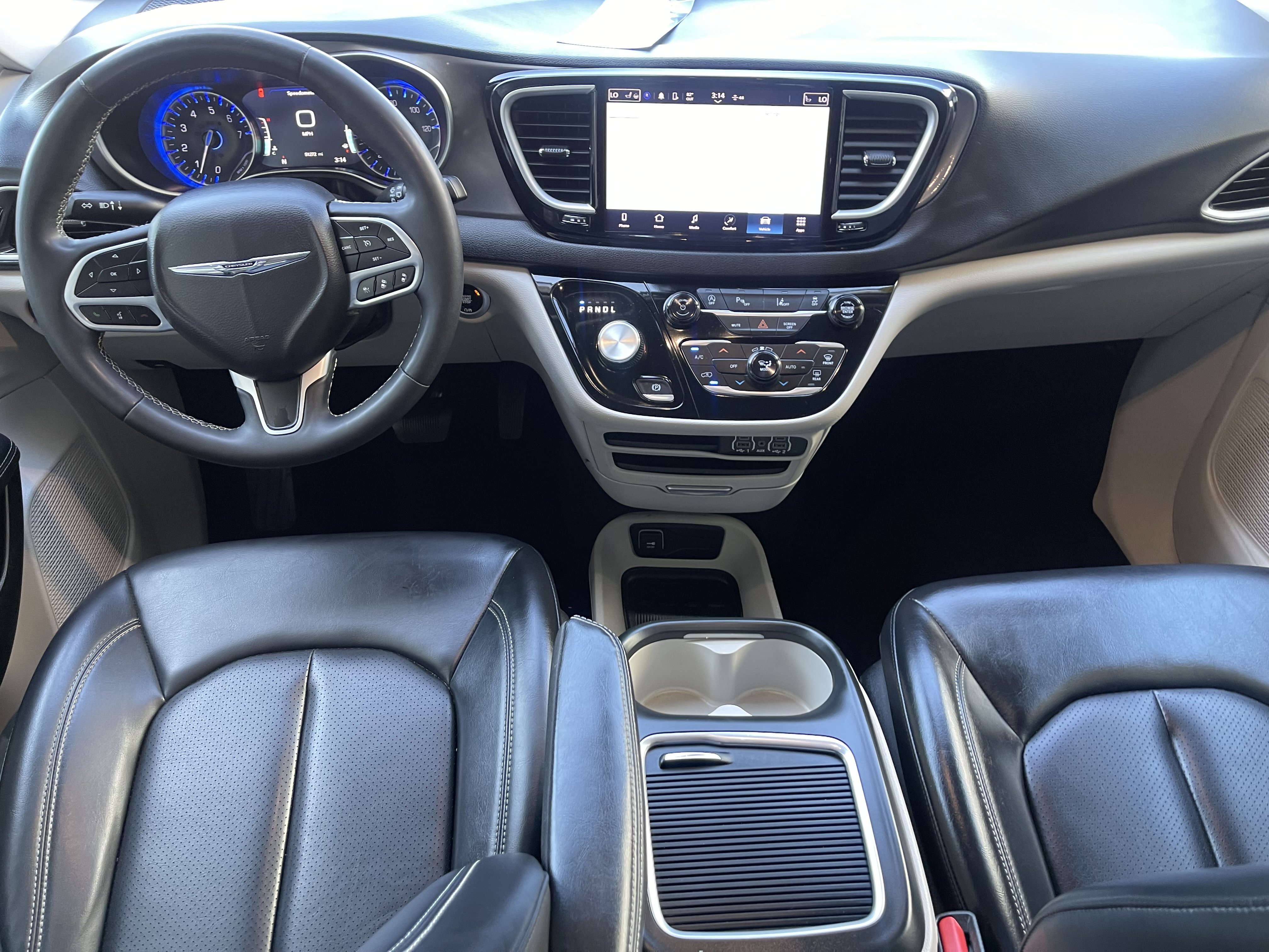 Used 2023 Silver Chrysler Touring L image 23
