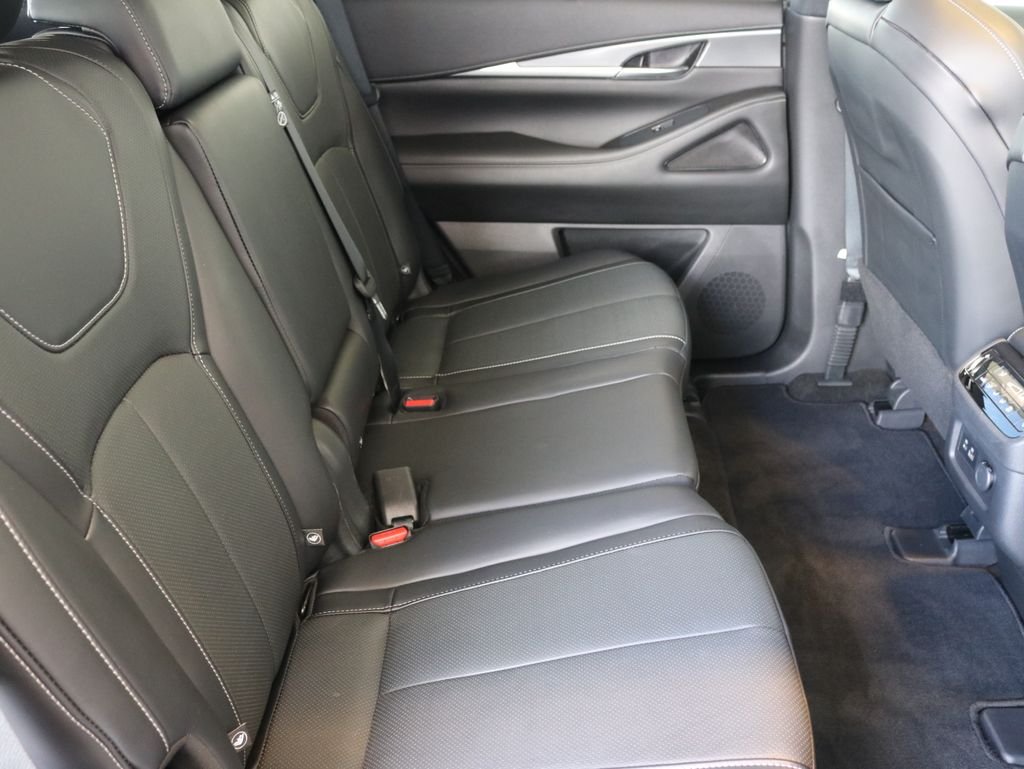Certified Used 2023 Silver INFINITI LUXE image 41