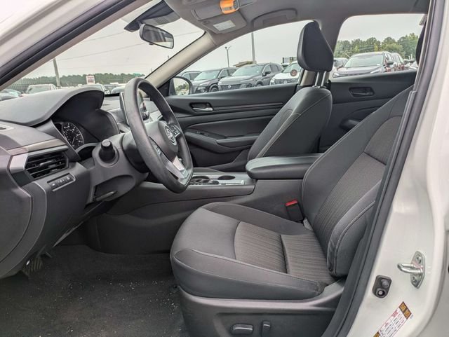 Used 2025 White Nissan 2.5 SV image 17