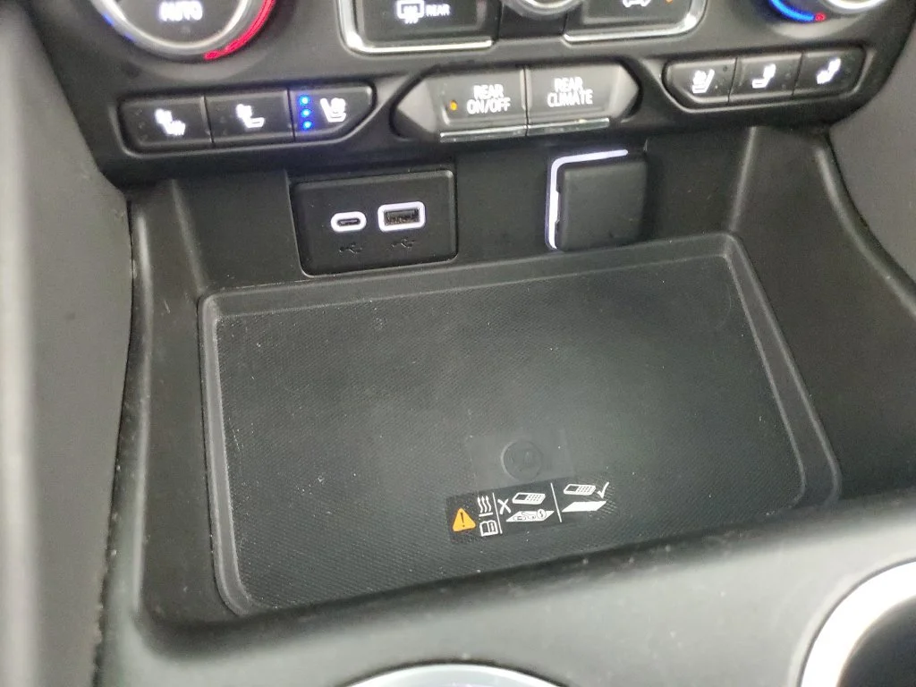Used 2023 BLACK Chevrolet Premier image 17