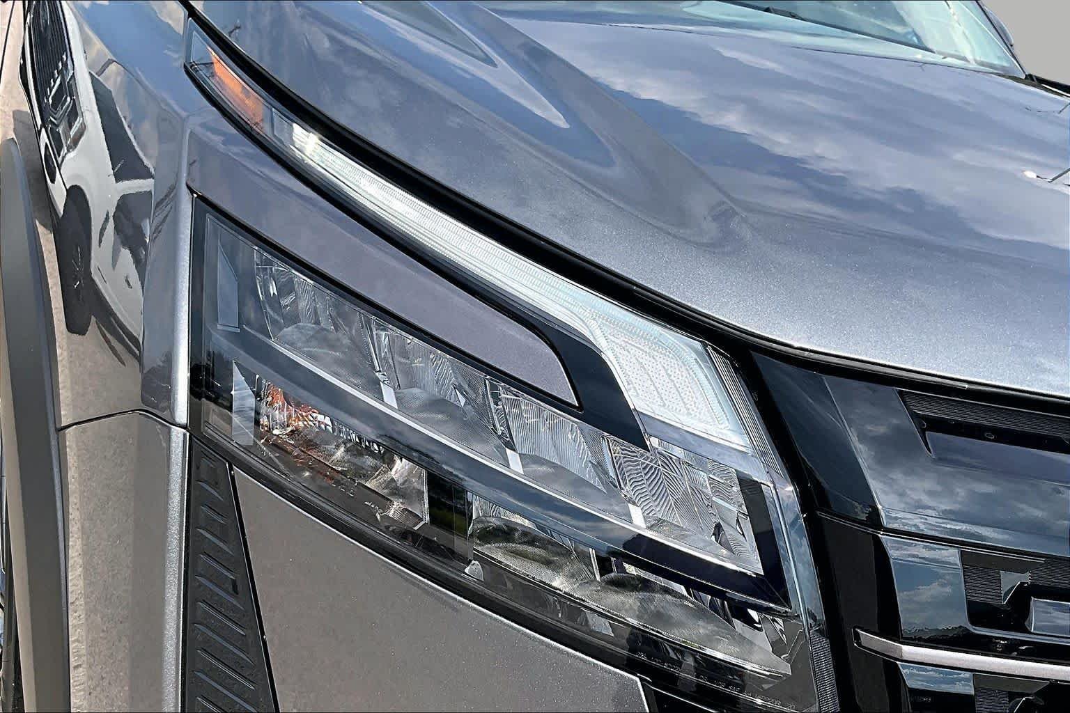 New 2026 Gun Metallic Nissan SL image 13