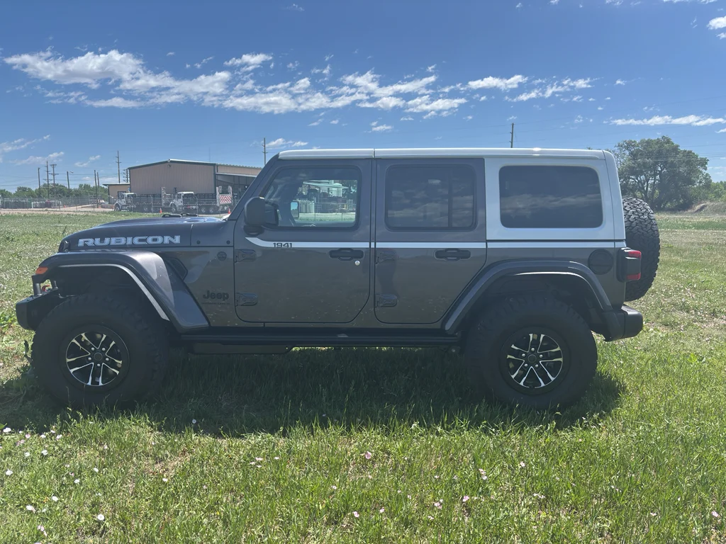 New 2026 Granite Crystal Metallic Clear-Coat Exterior Paint Jeep Rubicon X image 8