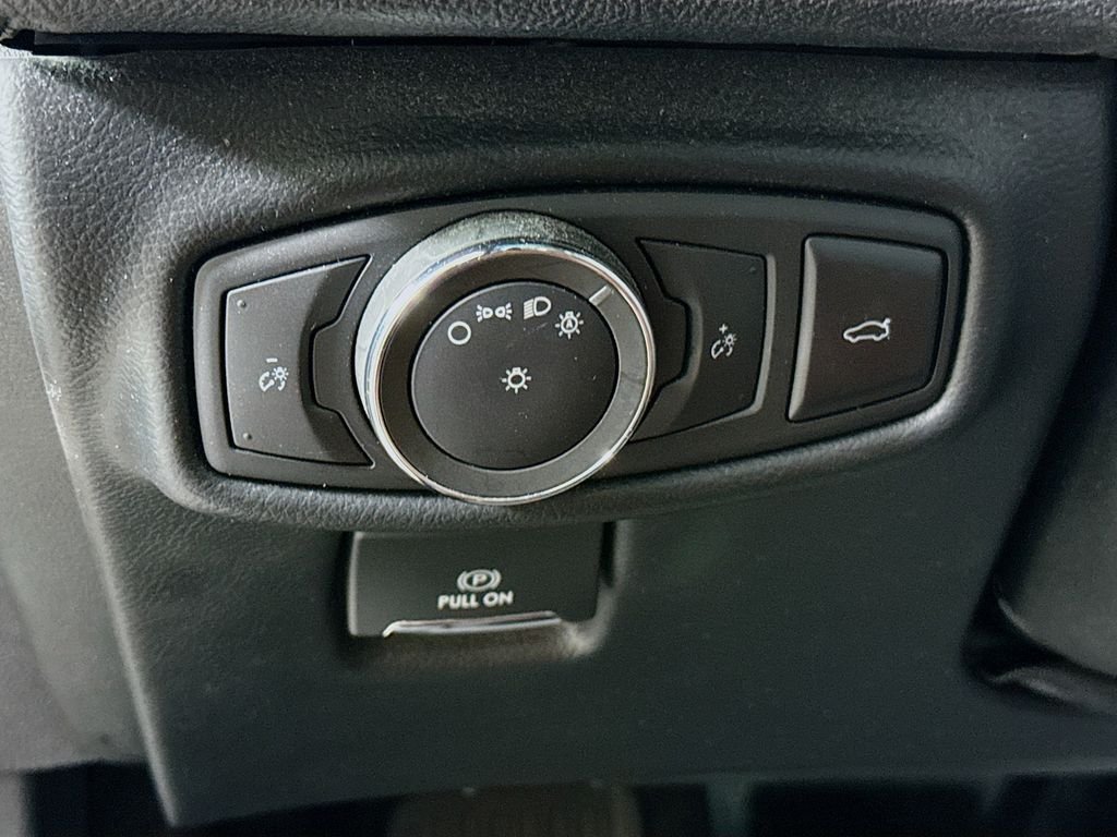 Used 2017 White Lincoln Reserve image 10