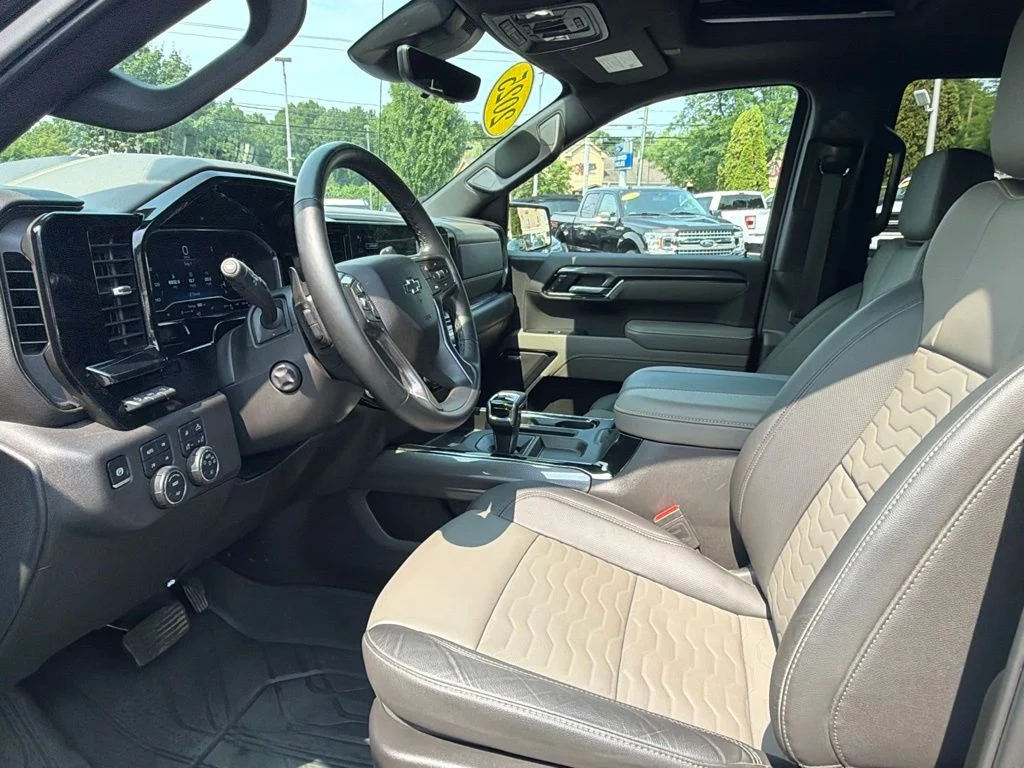 Used 2025 Black Chevrolet ZR2 image 19