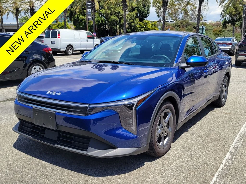 2025 Kia K4 LXS AT's photo