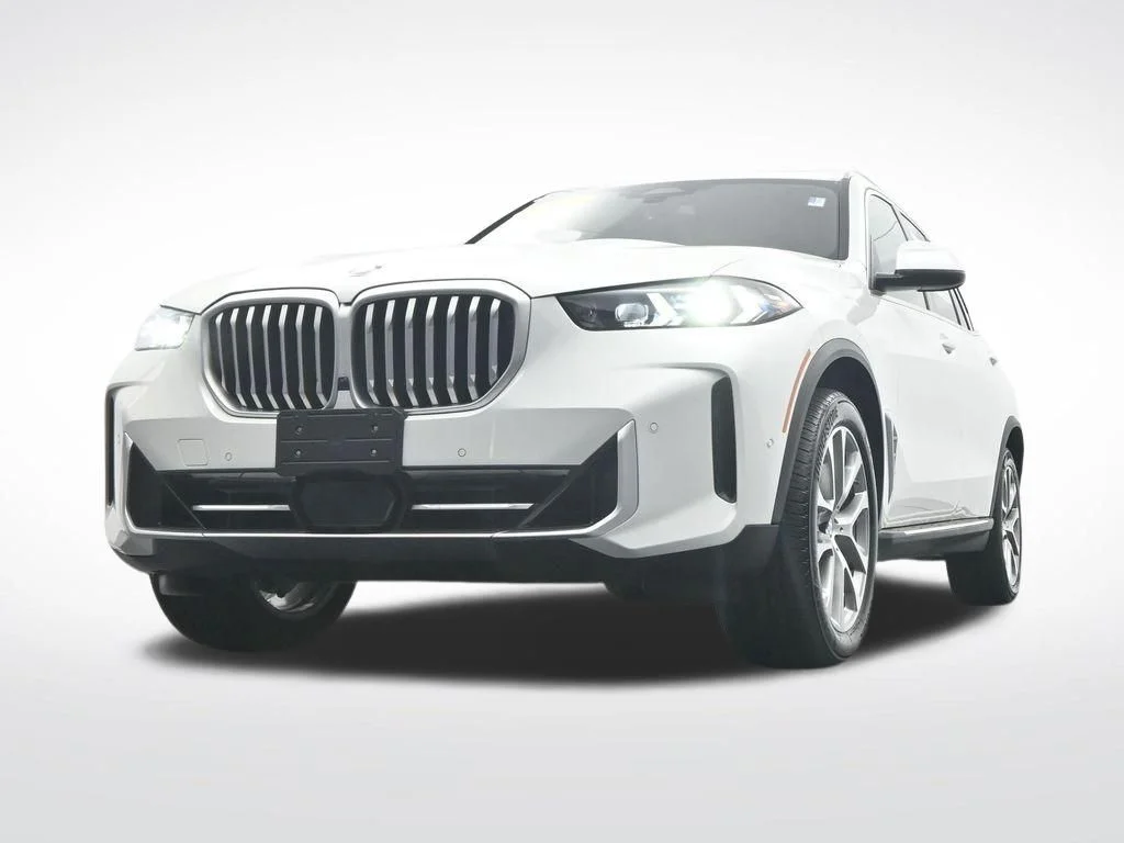 Certified Used 2025 White Metallic BMW xDrive40i image 33